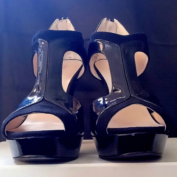 Nine West, black with Patten leather accents, zip up, size 7, - Picture 2 of 15